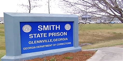 Gang runs Ga. prison, orders killings outside it, indictment says